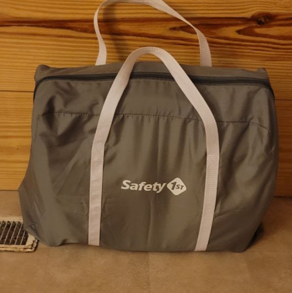 Safety 1st gray baby basinet